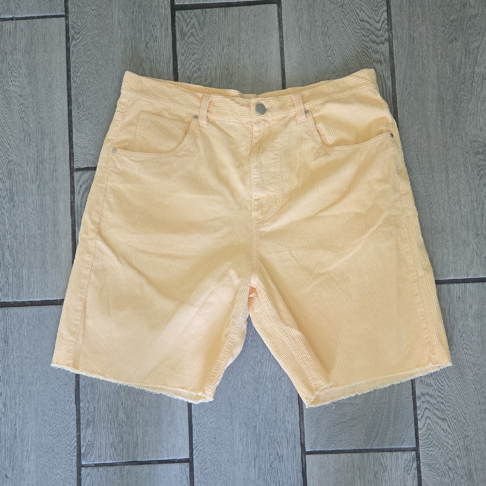 Urban Outfitters Mens Peach Corduroy Raw Hem Shorts Size 32